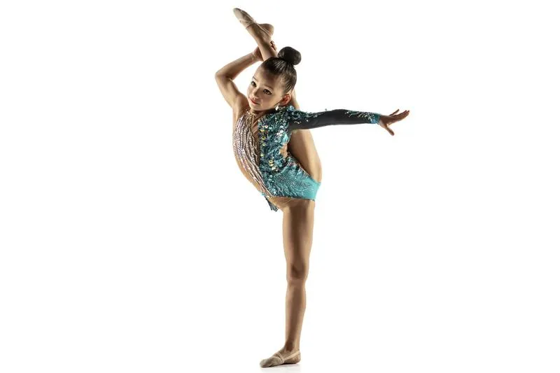 Akrobatyka dla dzieci: Odkryj korzyści, zapewnij bezpieczeństwo i naucz się, jak zacząć