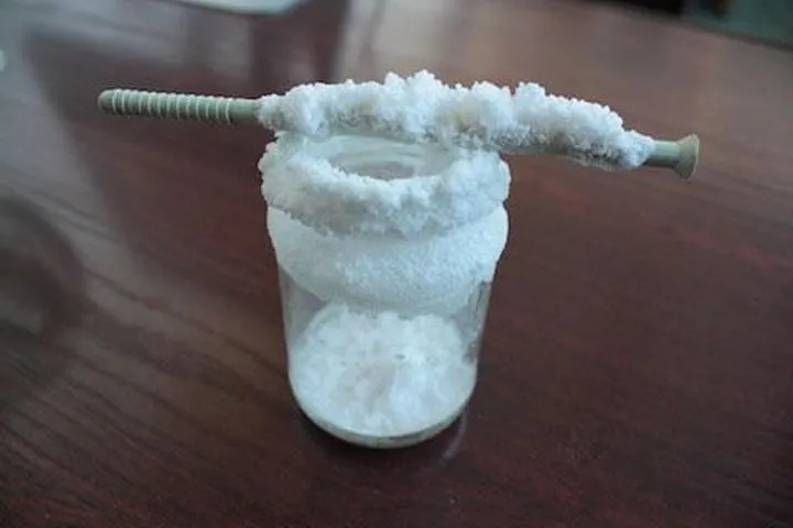 Magiczne kryształy soli: jak wyhodować je w domu według prostego przepisu krok po kroku