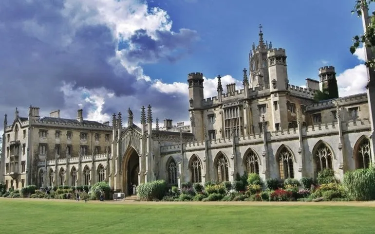 Uniwersytet Cambridge: historia, kierunki i życie na kampusie
